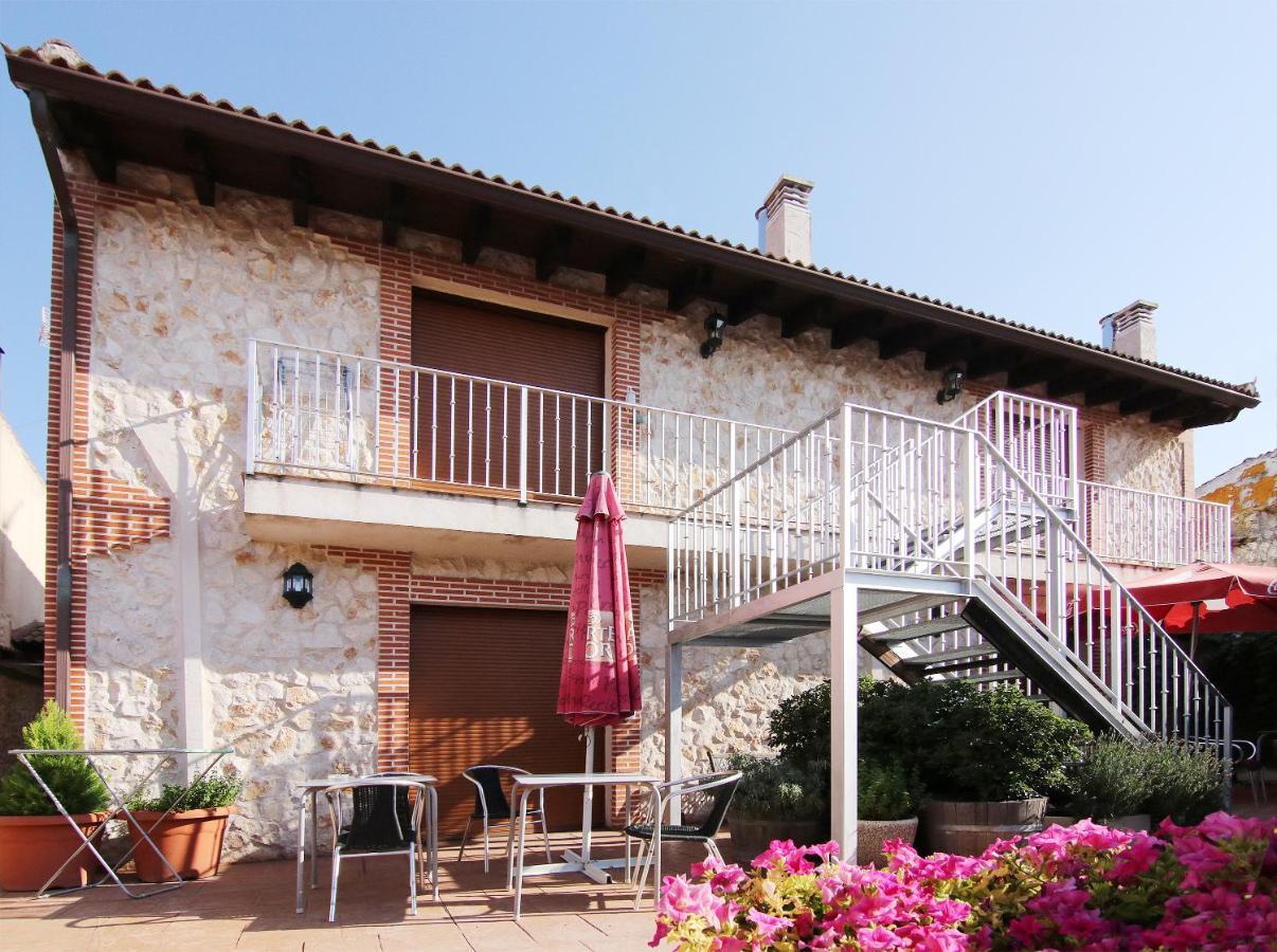 Apartamentos Turisticos Los Abuelos Montemayor de Pililla Dış mekan fotoğraf