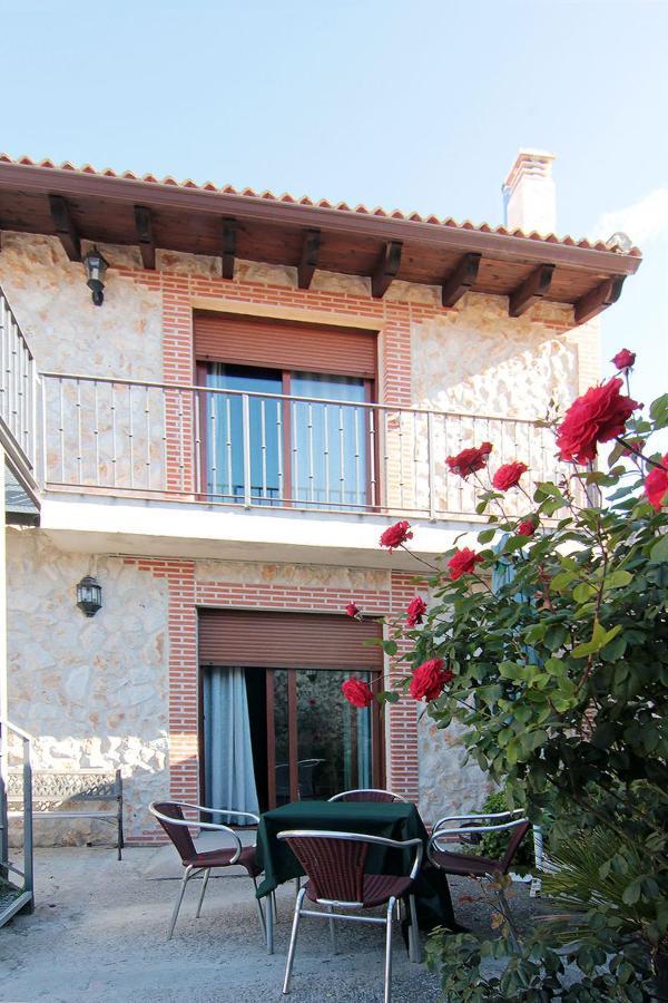 Apartamentos Turisticos Los Abuelos Montemayor de Pililla Dış mekan fotoğraf