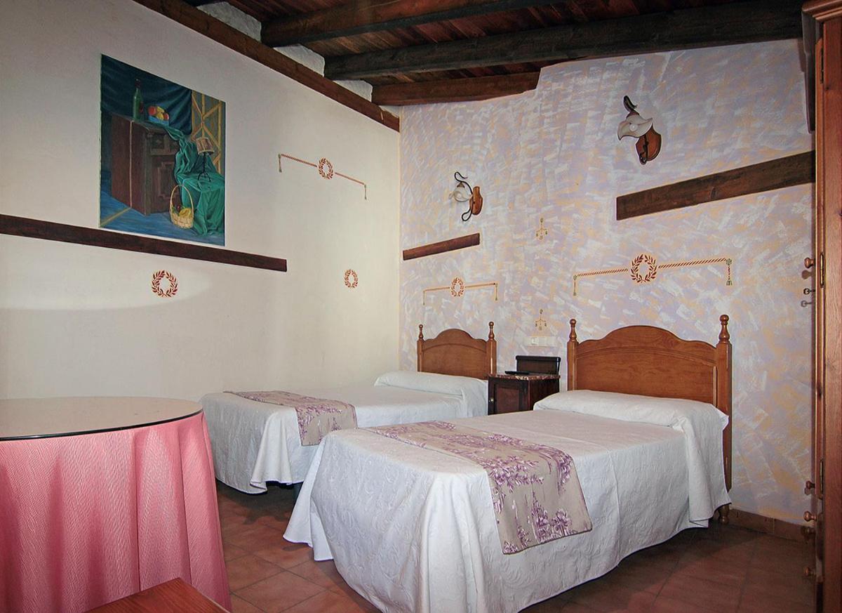 Apartamentos Turisticos Los Abuelos Montemayor de Pililla Dış mekan fotoğraf