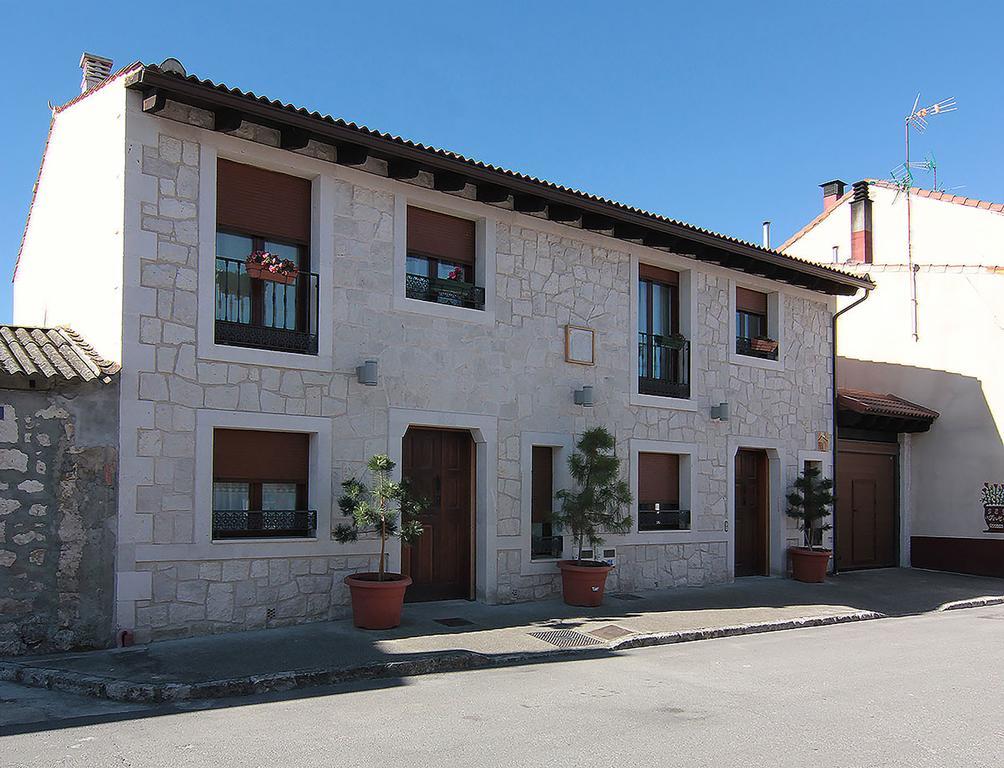 Apartamentos Turisticos Los Abuelos Montemayor de Pililla Dış mekan fotoğraf