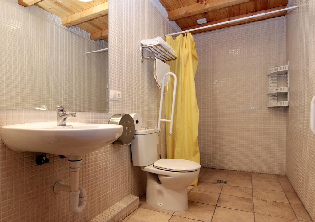 Apartamentos Turisticos Los Abuelos Montemayor de Pililla Dış mekan fotoğraf