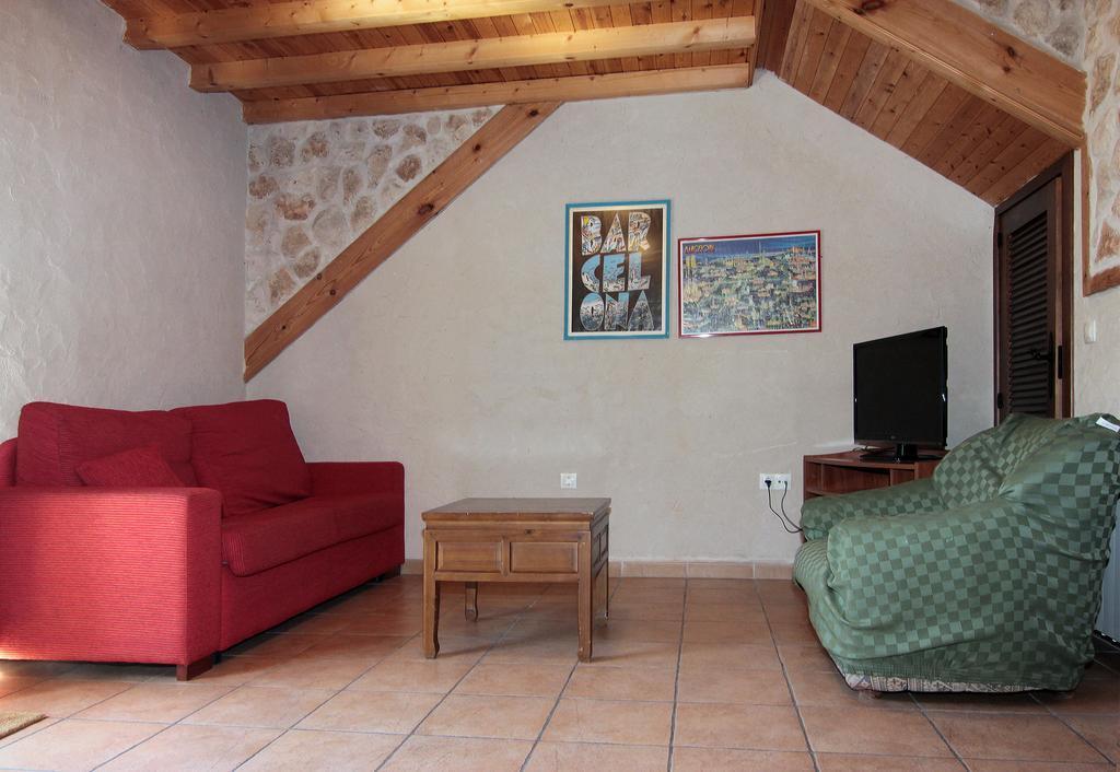 Apartamentos Turisticos Los Abuelos Montemayor de Pililla Dış mekan fotoğraf