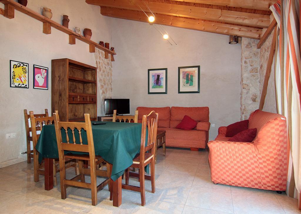 Apartamentos Turisticos Los Abuelos Montemayor de Pililla Dış mekan fotoğraf